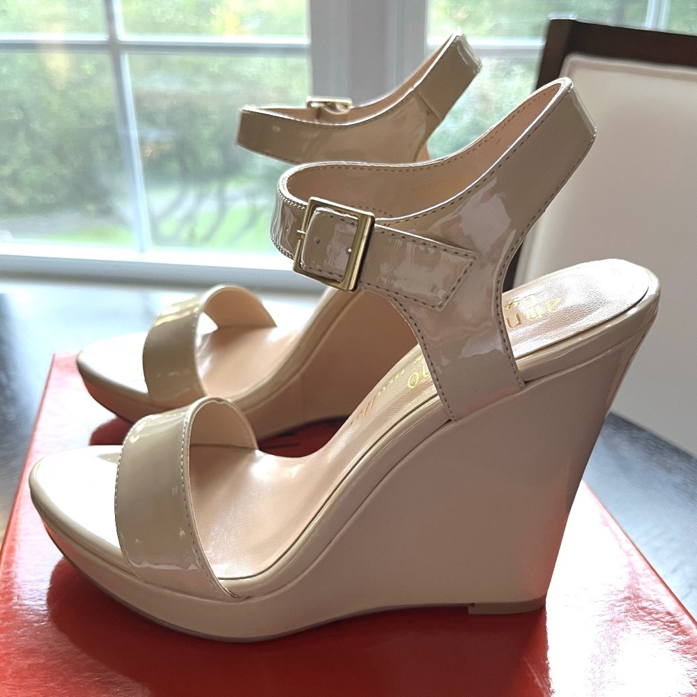 Ann Marino by Bettye Muller Wedge 6.5 Nude